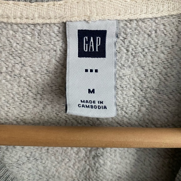 GAP Sweater - Picture 3 of 3